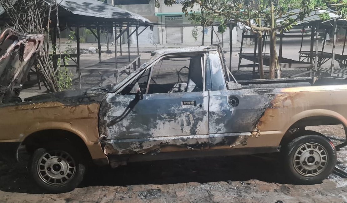 Incêndio em veículo é controlado em Delmiro Gouveia