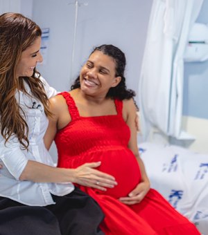 Marina JHC conversa com gestantes em visita ao HC
