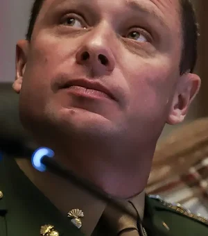 Cid reafirma que Bolsonaro leu minuta golpista durante reunião