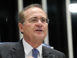 Renan Calheiros suspende CPI que envolve Gustavo Feijó