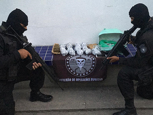 Dupla é presa com mais de 2kg de maconha no Benedito Bentes