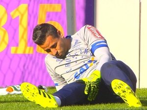 Com ruptura no joelho direito, Fábio não joga mais este ano pelo Cruzeiro