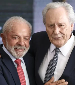 Lewandowski entrega carta de demissão do Ministério da Justiça a Lula