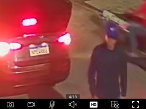 [Vídeo] Criminosos assaltam hamburgueria e causam pânico na parte alta de Maceió
