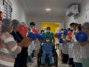 Adolescente recebe alta após transplante cardíaco no Hospital do Coração Alagoano