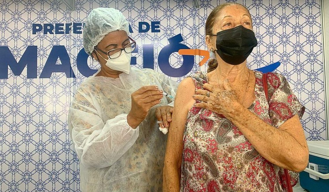 Maceió começa a aplicar a 4ª dose para idosos a partir dos 60 anos