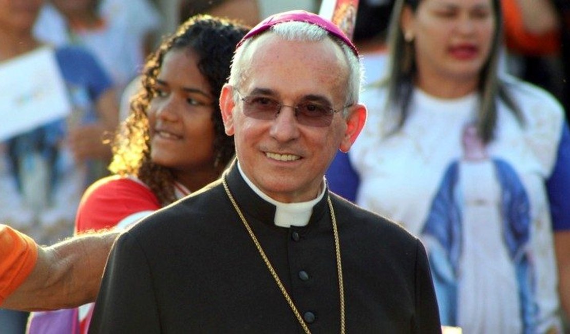Bispo alagoano vítima de covid-19 recebe homenagem após um ano de sua morte