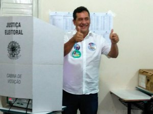 'Estou confiante na vitória de Arapiraca', afirma Severino Pessoa após voto neste domingo (7)