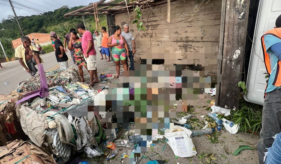 Caminhão tomba e deixa um morto e dois feridos em Matriz de Camaragibe