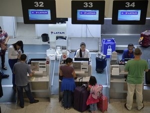 Movimento nos aeroportos deve crescer 2% no feriado, diz Infraero