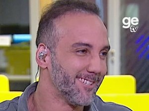 Narrador comete gafe e troca nomes de emissoras em transmissão de jogo