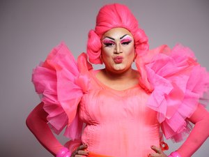 Paty Maionese celebra 24 anos de carreira no Dia da Drag Queen
