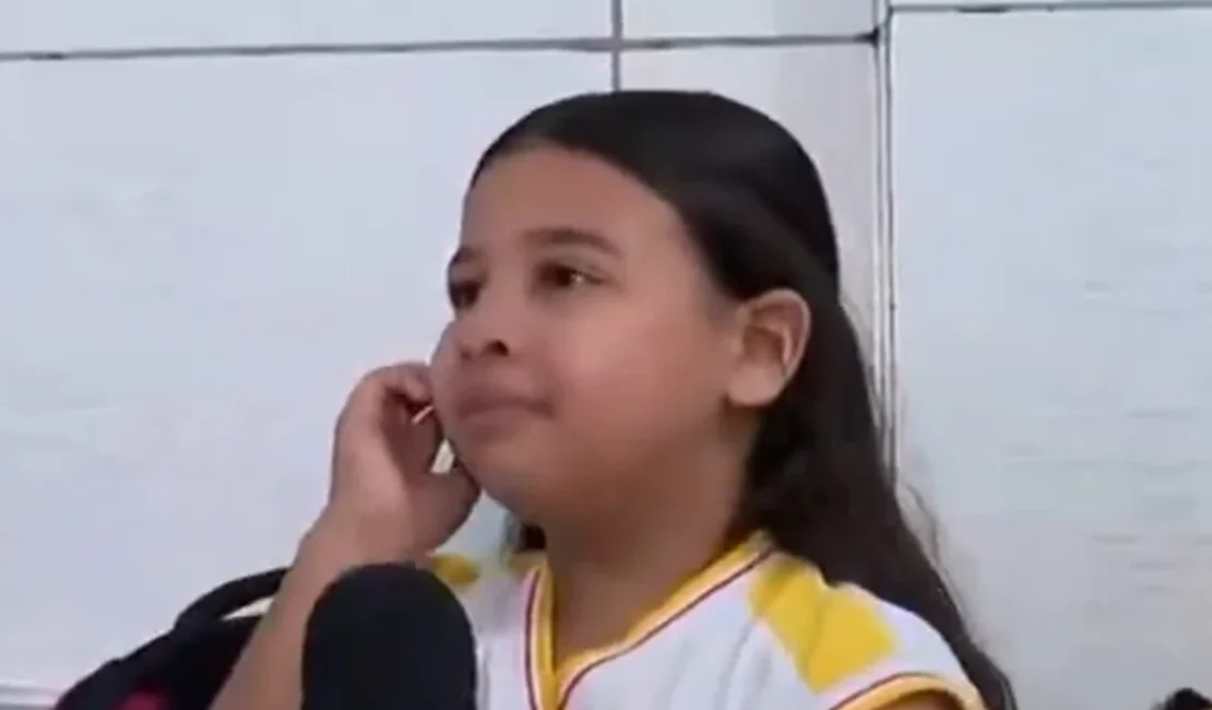 Menina de 9 anos chora ao falar sobre Dia das Mães ao vivo e viraliza