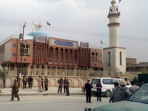 Atentado suicida contra mesquita no Afeganistão deixa ao menos 27 mortos