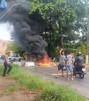 [Vídeo] Protesto em Garça Torta bloqueia parcialmente tráfego de veículos neste feriado