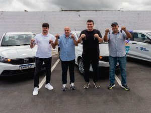 Prefeito Pedro Carlos entrega 10 novos veículos 0km para Tratamento Fora de Domicílio