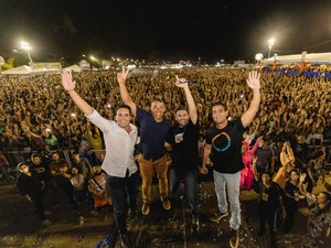 Prefeito JHC entrega Rota do Mar em festa com mais de 70 mil pessoas