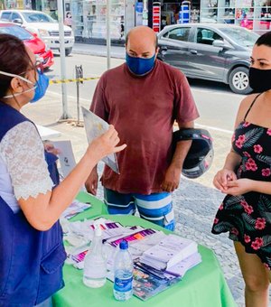 Prefeitura pede ajuda da população no combate à pandemia durante ação no Centro