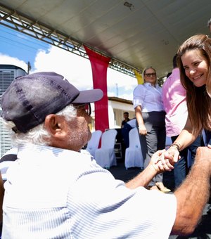 Prefeita Ceci dá largada à obra de asfalto no Ouricuri e realiza sonho de 1.500 famílias