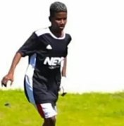 Jovem de 16 anos morre após sofrer parada cardíaca enquanto jogava futebol