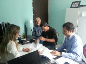 Comissão de delegados se reúne para traçar rumo da investigação