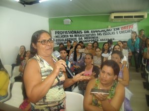 Pais de alunos desesperados pela falta de aulas em Arapiraca