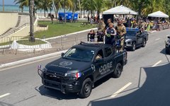 Tropas desfilam na Avenida da Paz e encantam o público