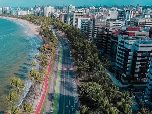 DMTT instala placas de 'proibição de estacionamento' na orla de Maceió