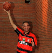 Flamengo aposenta camisa 14 do basquete em homenagem a Oscar Schmidt