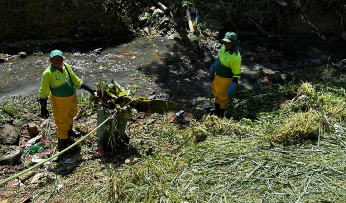 Mutirão de limpeza começa nesta segunda-feira (1°) em grotas da capital alagoana