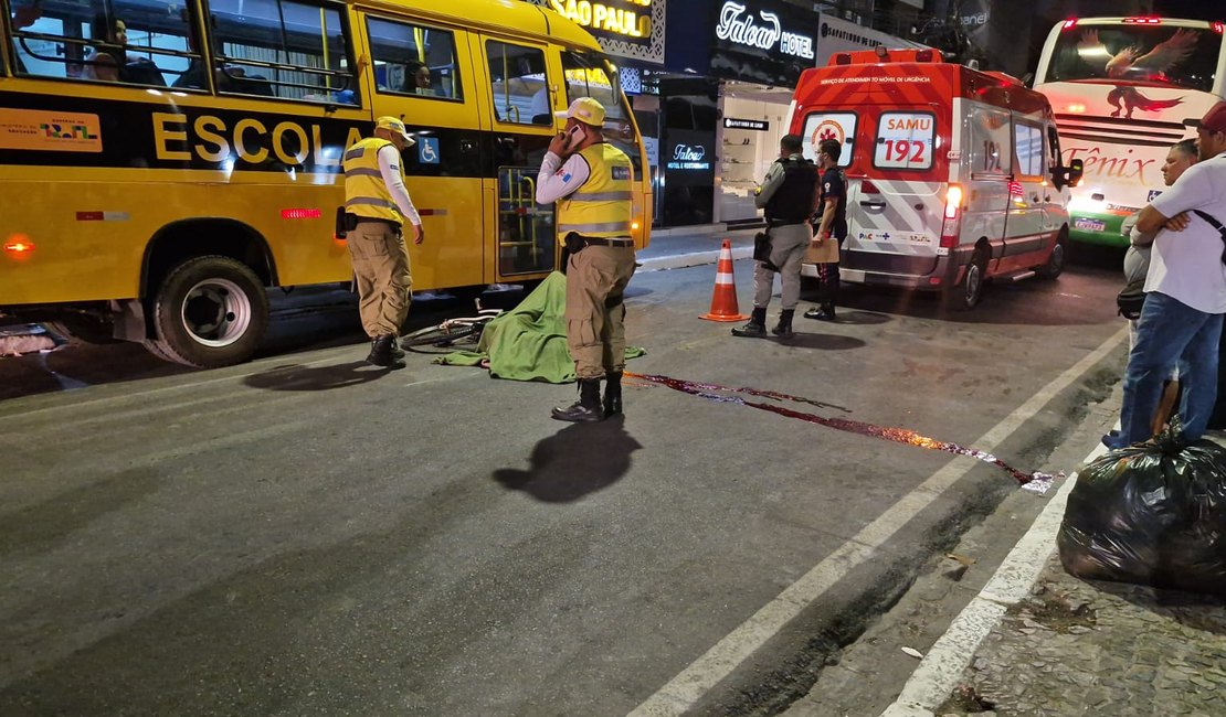 Adolescente morre após ser atropelado por ônibus enquanto andava de bicicleta