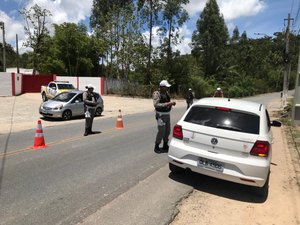 BPRv realiza ações na AL-210 e AL-401 e recolhe duas CNH´s