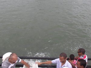 Codevasf faz peixamento de espécies nativas no Bom Jesus dos Navegantes de Penedo
