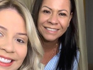 Marília Mendonça surpreende em foto com a mãe: 'Uma gata!'
