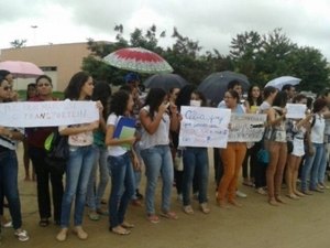 Motoristas que levam estudantes da UFAL paralisam suas atividades