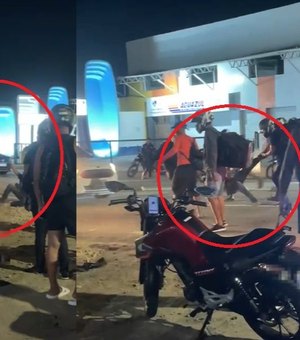 Suspeito de assaltos é espancado com barra de ferro no meio da Av. Menino Marcelo, em Maceió