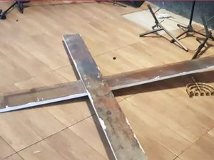 Vândalos depredam igreja, rasgam bíblias e fazem xixi no altar