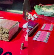 Polícia prende dois homens e adolescente é apreendido com drogas em Maceió
