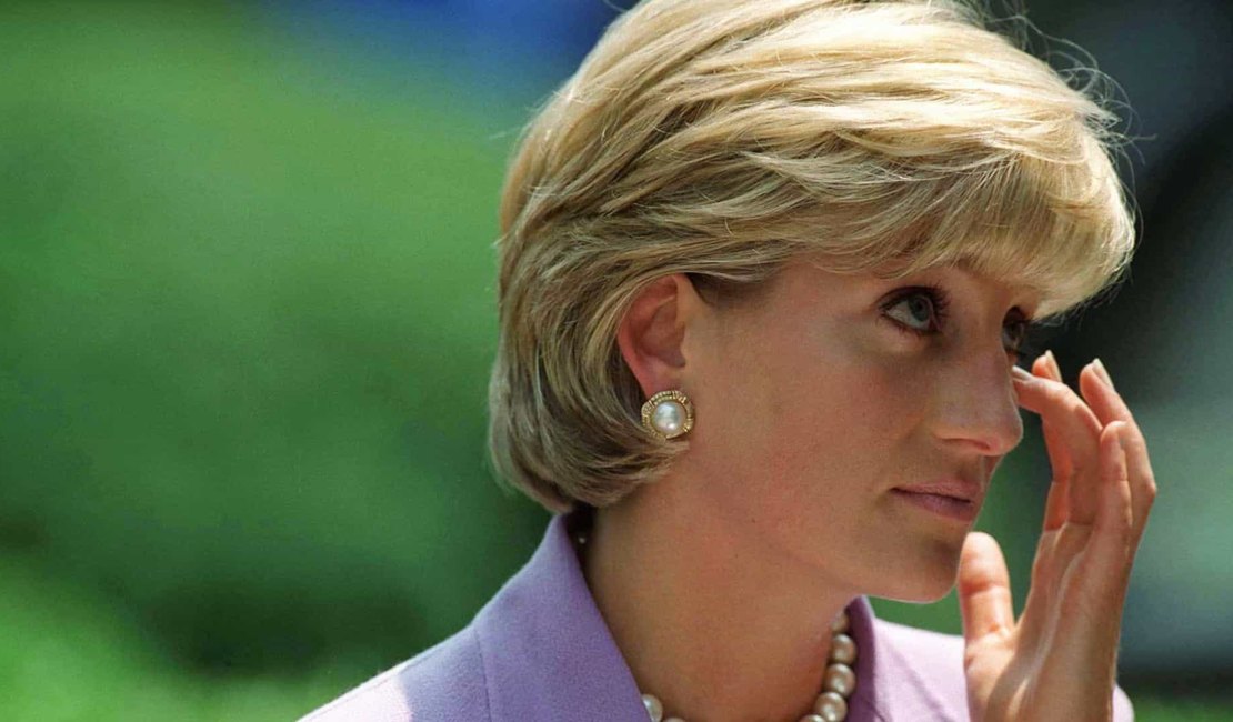 BBC pede desculpas por entrevista com Diana obtida por meio de mentiras