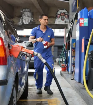 Subsídio de R$ 0,44 por litro da gasolina é prorrogado por 30 dias