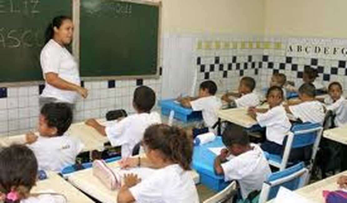 Líder em analfabetos, Alagoas contrata 2,3 mil professores sem concurso