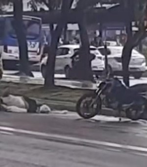 [Vídeo] Acidente de moto deixa uma pessoa ferida na Av. Fernandes Lima