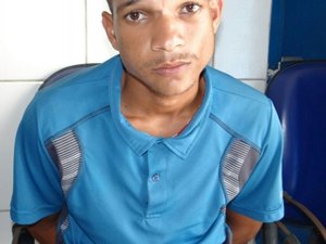 Jovem de 21 anos é preso após furtar roupas infantis e faca de supermercado
