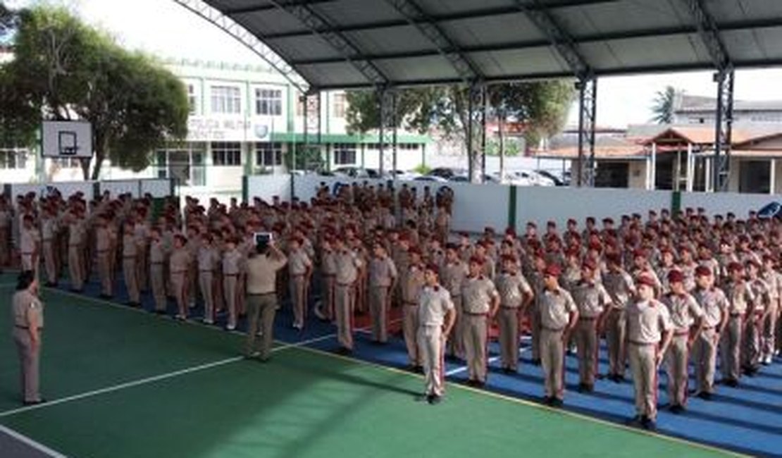 Escola cívico-militar em RO afasta professores que queriam ir a reunião do sindicato