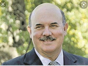 Ministro da Educação informa que está com pneumonia