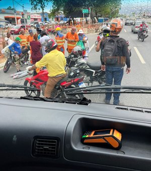 Colisão entre duas motos deixa dois feridos na Av. Durval de Góes Monteiro