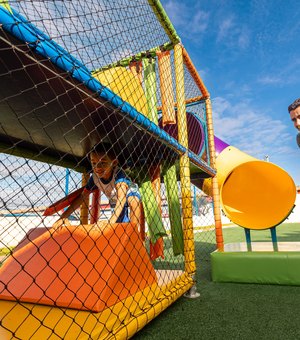 JHC visita Gigantinhos do Poço e diz que programa mudou a história da educação infantil de Maceió