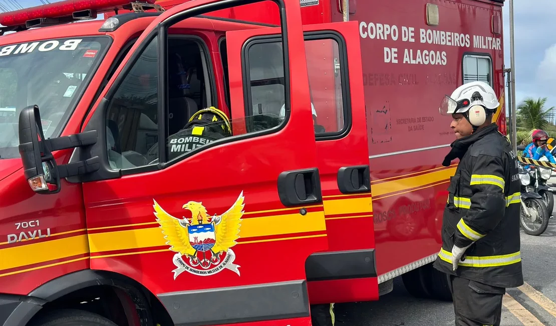 Princípio de incêndio é registrado em galpão de entulhos em Maceió