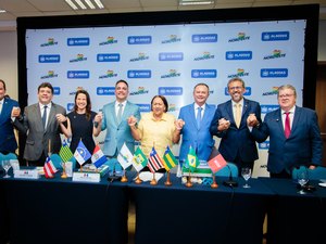 Em Maceió, governadores do Nordeste enaltecem Lula e adotam tom anti-Bolsonaro