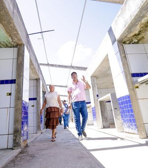 Prefeita Tia Júlia realiza visita técnica a obras no Mercado Público de Palmeira